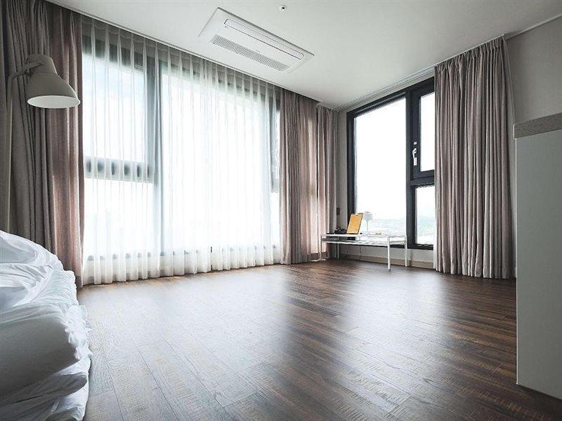 Hotel Seogwipean ซอกวีโพ ภายนอก รูปภาพ