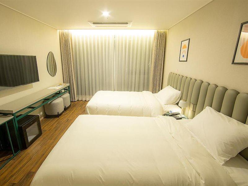 Hotel Seogwipean ซอกวีโพ ภายนอก รูปภาพ