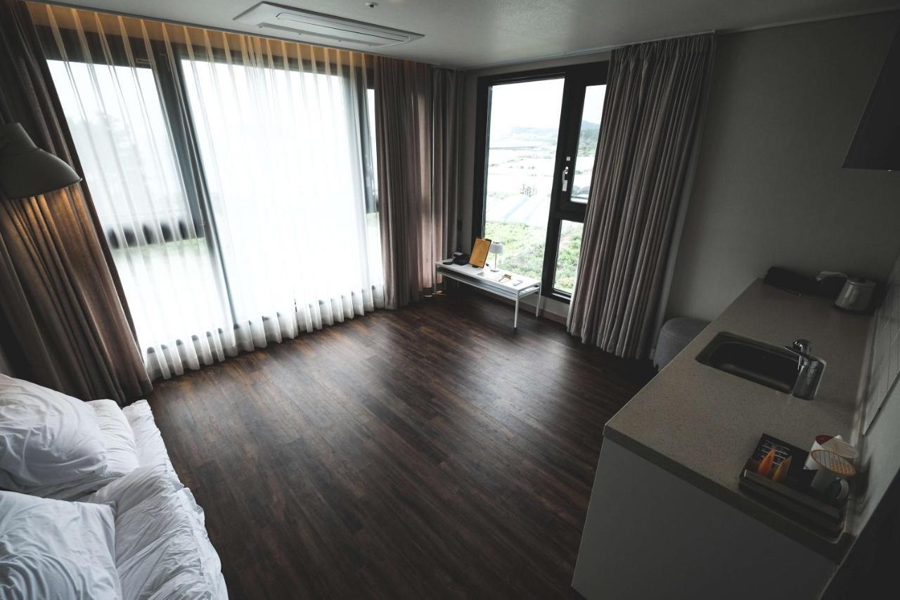 Hotel Seogwipean ซอกวีโพ ภายนอก รูปภาพ